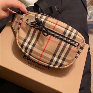 Burberry bag ( Fanny pack)